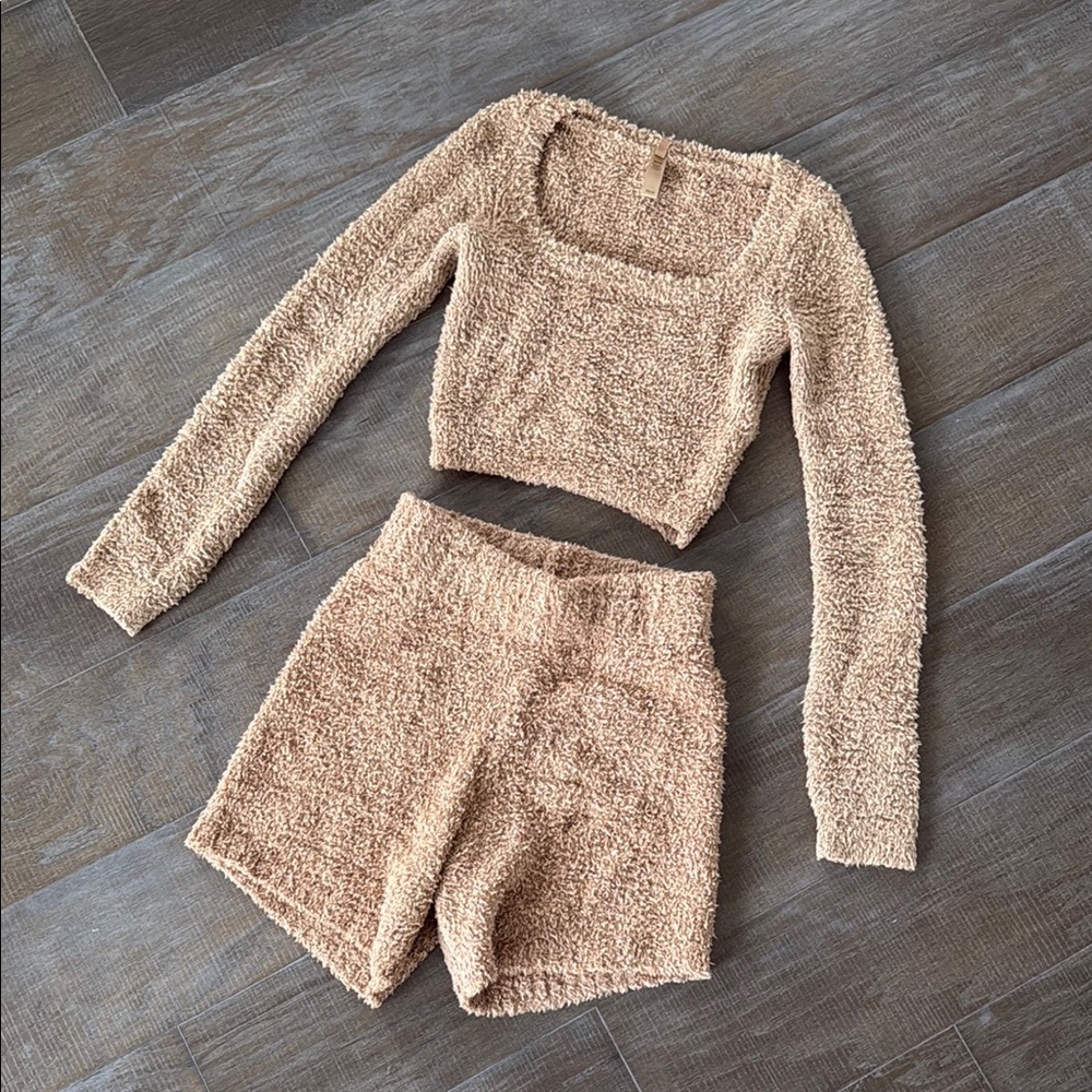 SKIMS Cozy Knit Scoop Neck Longsleeve Crop Top + Shorts Set (Tan, Size XXS)